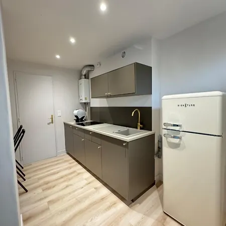 Elegant Avec Jacuzzi Apartamento *