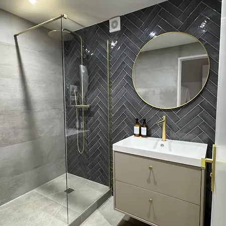 Elegant Avec Jacuzzi 아파트